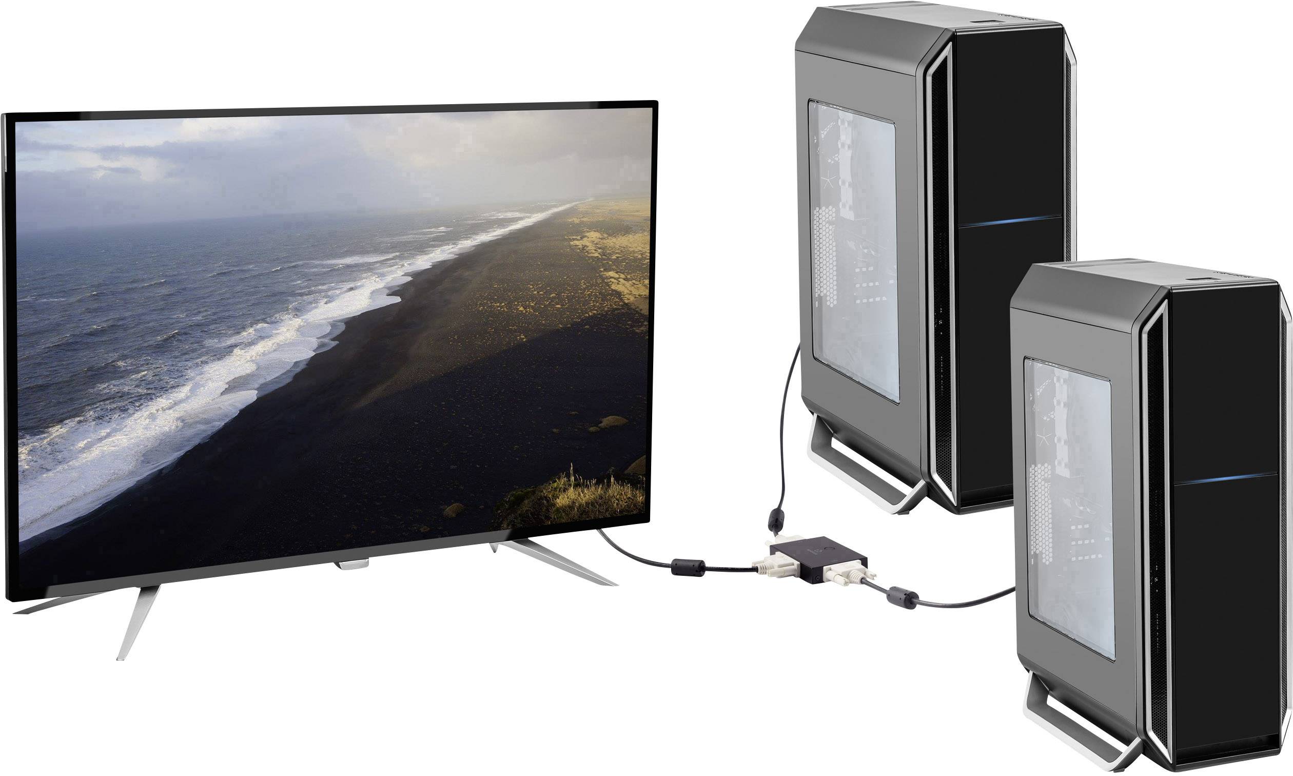 Ein Fernseher zeigt ein Küstenbild, verbunden mit zwei schwarzen Computergehäusen über ein Kabelsystem und einen Verteiler.