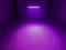 Ein kleiner Raum mit lila Beleuchtung, die von einem Lichtbalken an der Decke strahlt und den Boden hell färbt.