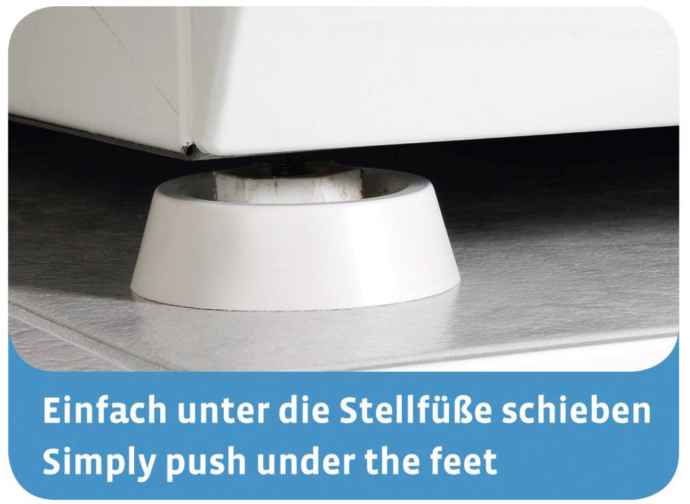 Ein weißer Kunststoffring wird unter einen Stützfuß eines Haushaltsgeräts geschoben. Text: 'Einfach unter die Stellfüße schieben'.