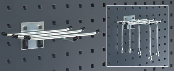 Metallschienenhalterung an Lochwand befestigt. Rechts zeigt ein Kastenbild den Halter mit aufgehängten Schraubenschlüsseln.