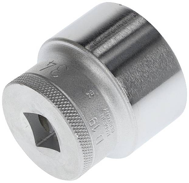 Eine silberne Stecknuss, seitlich gezeigt, mit gravierter Größenangabe '3/4', verwendet beim Anziehen oder Lösen von Schrauben und Muttern.
