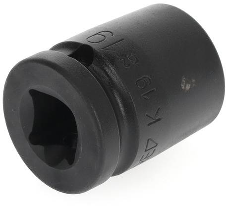 Schwarze Stecknuss mit Sechskant, auf der '19' und 'K19' eingeprägt sind, geeignet zur Befestigung an einem Schraubenschlüssel.