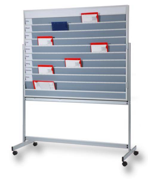 Ein grauer, rollbarer Kartenhalter mit mehreren Fächern. Verschiedene Dokumente und Ordner stecken in den Fächern.