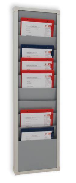 Ablage für Sortierung von Briefen in verschiedenen Fächern. Enthält rot- und blaue Umschläge.