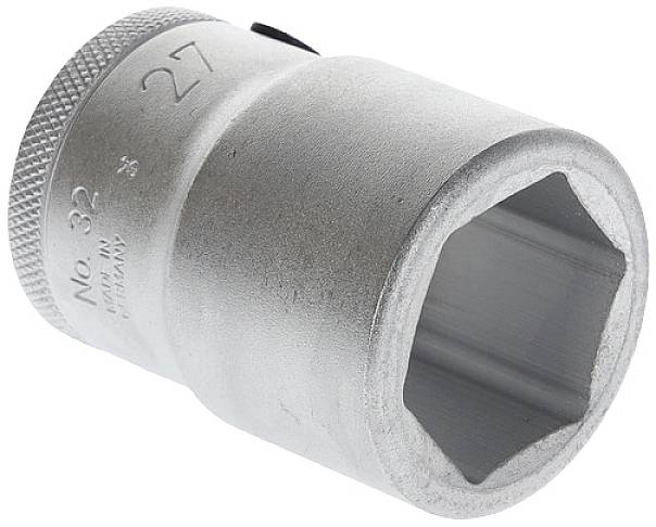 Eine silberne Stecknuss mit der Größe 27 mm, gekennzeichnet mit 'No. 32', verwendet für Schraubarbeiten.