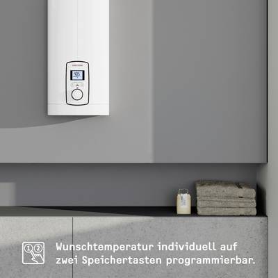 'Elektrischer Wasserboiler an der Wand montiert, darunter Handtücher. Text: Wunschtemperatur individuell auf zwei Speichertasten programmierbar.'