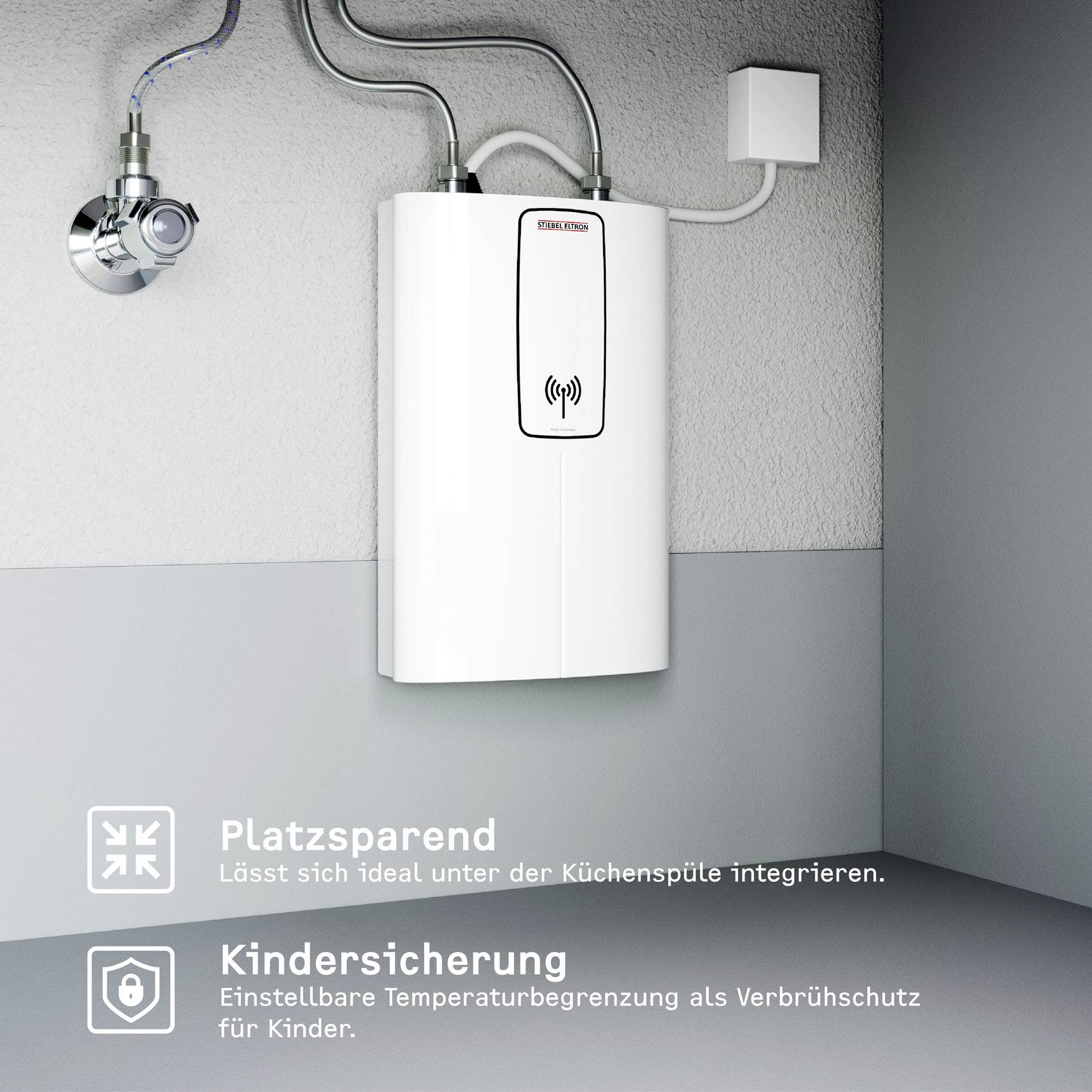 Unter der Küchenspüle installierter weißer Durchlauferhitzer. Text: 'Platzsparend', 'Kindersicherung: Einstellbare Temperaturbegrenzung'.