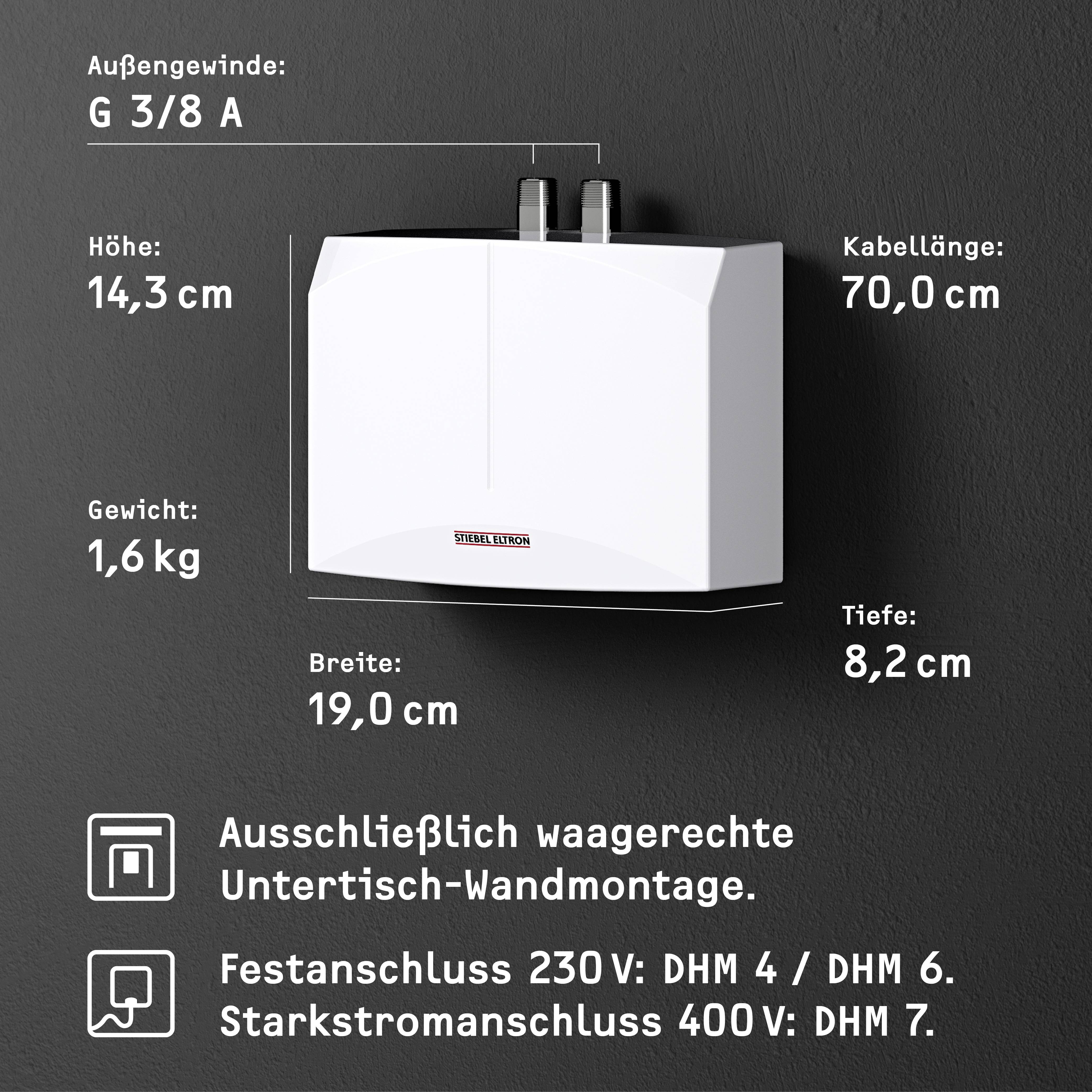 Ein kompakter, weißer Durchlauferhitzer an der Wand montiert. Maße: Höhe 14,3 cm, Breite 19,0 cm, Tiefe 8,2 cm, Kabel 70,0 cm.