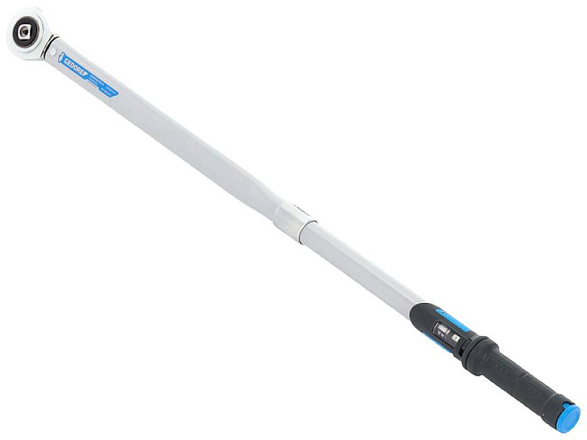 Drehmomentschlüssel aus Metall mit Kunststoffgriff und Anzeige, eingesetzt zur präzisen Verschraubung in mechanischen Arbeiten.