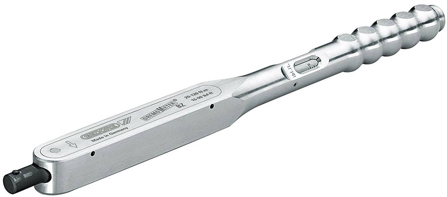 Ein silberner Drehmomentschlüssel mit geriffeltem Griff, verwendet zum präzisen Anziehen von Schrauben und Muttern in technischen Anwendungen.