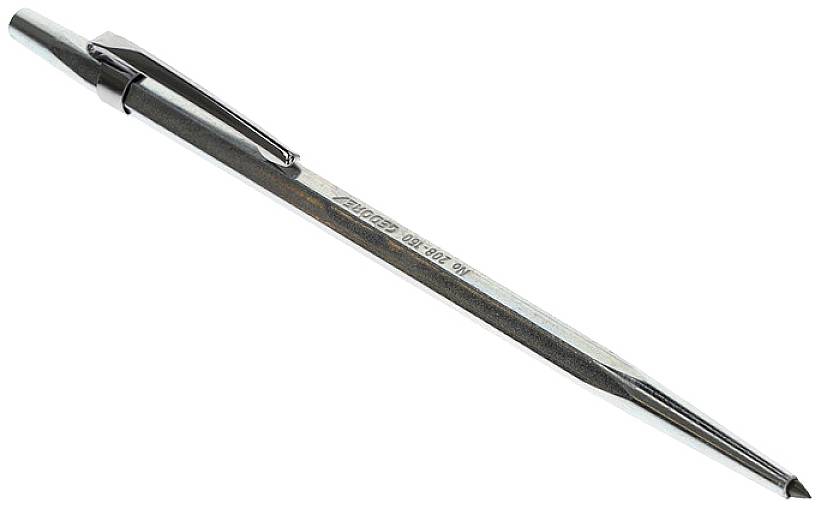 Ein metallischer Kugelschreiber mit Clip auf weißem Hintergrund, spitz zulaufend und in neutralem Design.