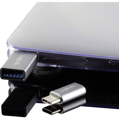 Ein USB-Hub mit mehreren Anschlüssen: oben zwei USB-A- und unten ein USB-C-Anschluss. Geräte sind an zwei der Anschlüsse angeschlossen.