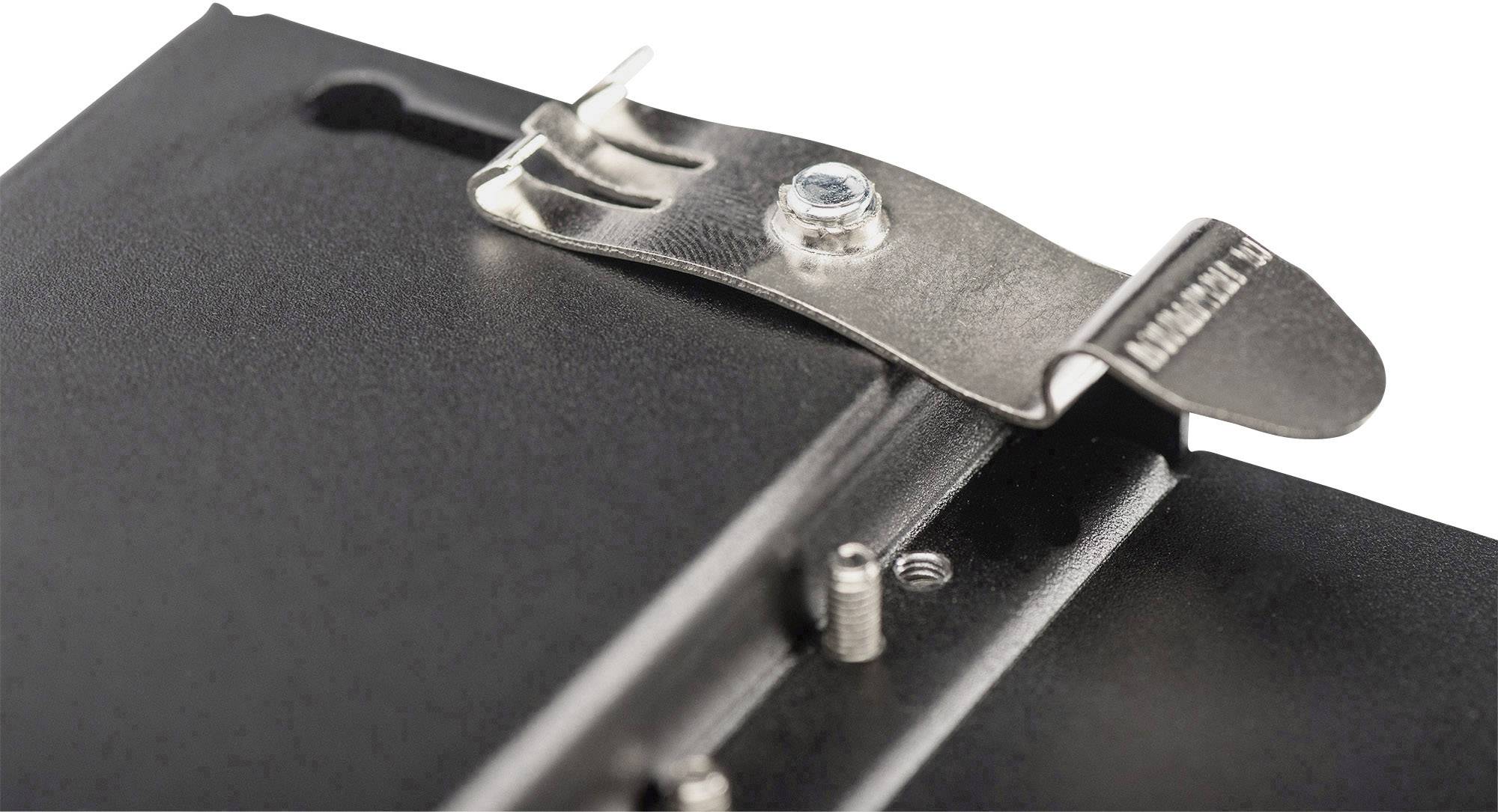 Ein Metallscharnier auf einem Stapler-Führersitz, das die Rücklehne verstellbar macht.