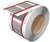 Eine Rolle Aluminium, teilweise abgerollt, mit rötlichen Bändern umwickelt, zeigt die silberne glänzende Oberfläche.