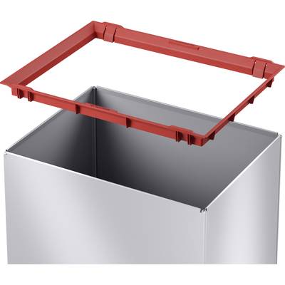 Silberner Mülleimer mit rotem Rahmen am oberen Rand, Deckel fehlt, minimalistisches Design.