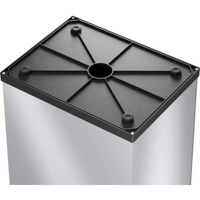 'Schwarzes Kunststoffstück auf einem Metallwürfel' zeigt die obere Komponente, die symmetrisch und stabilisierend wirkt.