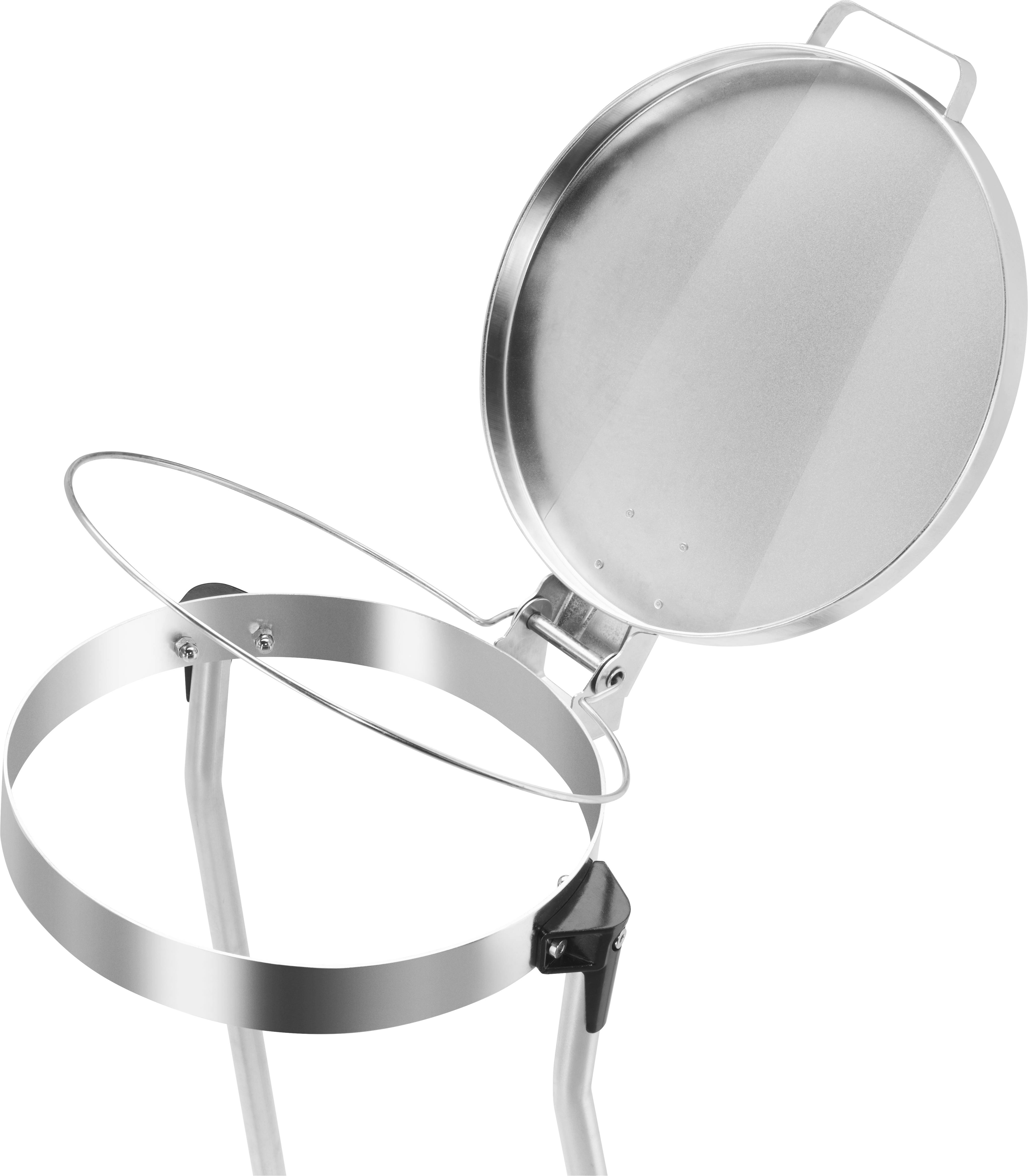 Ein silbernes, offenes Pfanngerät mit Griff, das auf einem dünnen, hohen Gestell steht. Eignet sich zum Grillen oder Campen.