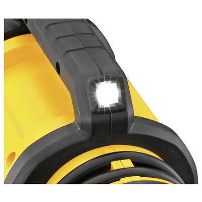 Ein gelber Baustrahler wird aus der Nähe gezeigt, der vordere weiße LED-Licht strahlt hell. Das Gerät ist kompakt und robust.