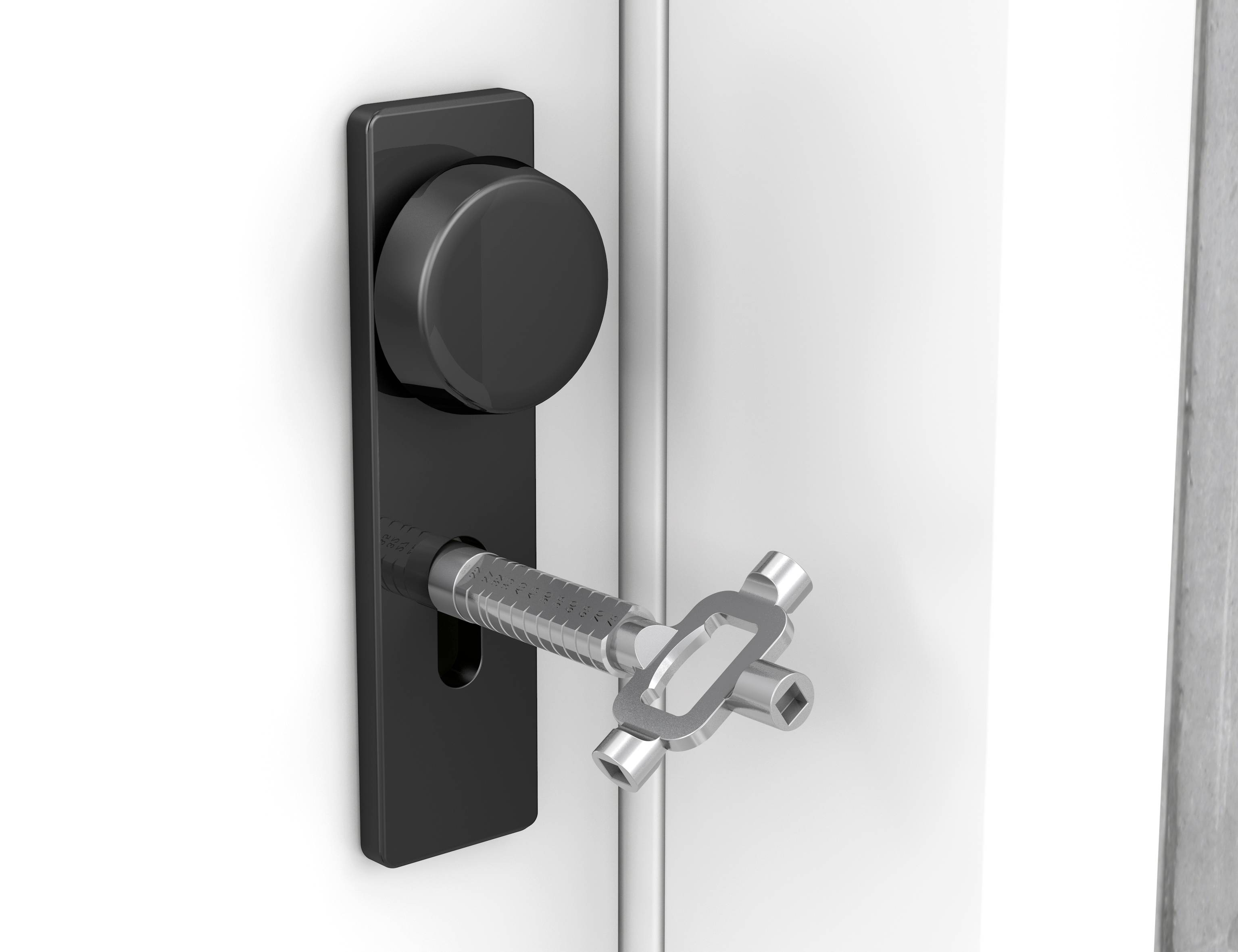 Türschloss in Nahaufnahme mit einem Schlüssel im Schlüsselloch, der zeigt, dass die Tür möglicherweise abgeschlossen oder geöffnet wird.