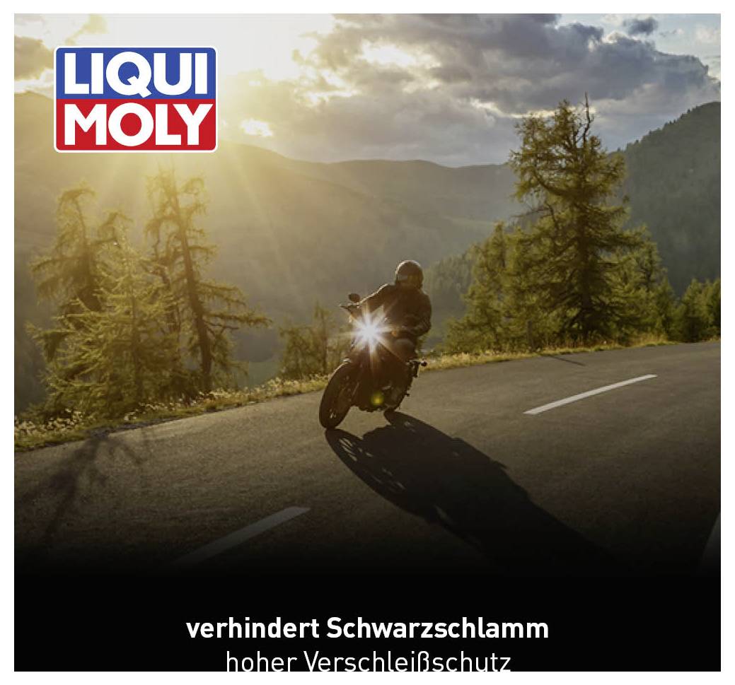 Ein Motorrad fährt bei Sonnenuntergang auf einer kurvigen Bergstraße. Darüber steht das Logo 'Liqui Moly' und der Text 'verhindert Schwarzschlamm - hoher Verschleißschutz'.