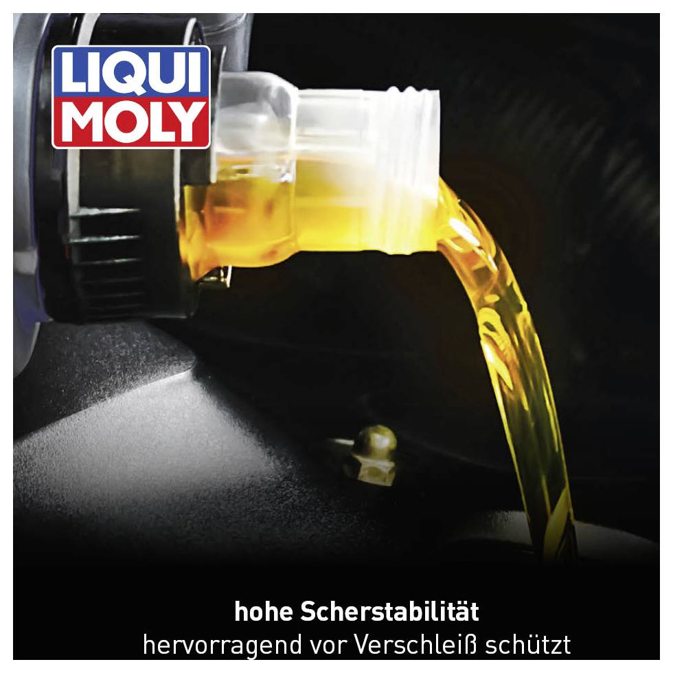 Eine gelbliche Flüssigkeit wird in einen Motor gefüllt. Oben links das Logo von Liqui Moly. Text unten: 'hohe Scherstabilität, hervorragend vor Verschleiß schützt'.