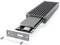 Ein Gehäuse für eine NVMe PCIe SSD, teilweise geöffnet, zeigt den Einschub für die SSD mit einem USB Typ-C Anschluss vorne.