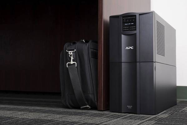 APC Smart-UPS SMT2200IC - USV - Wechselstrom 220/230/240 V
