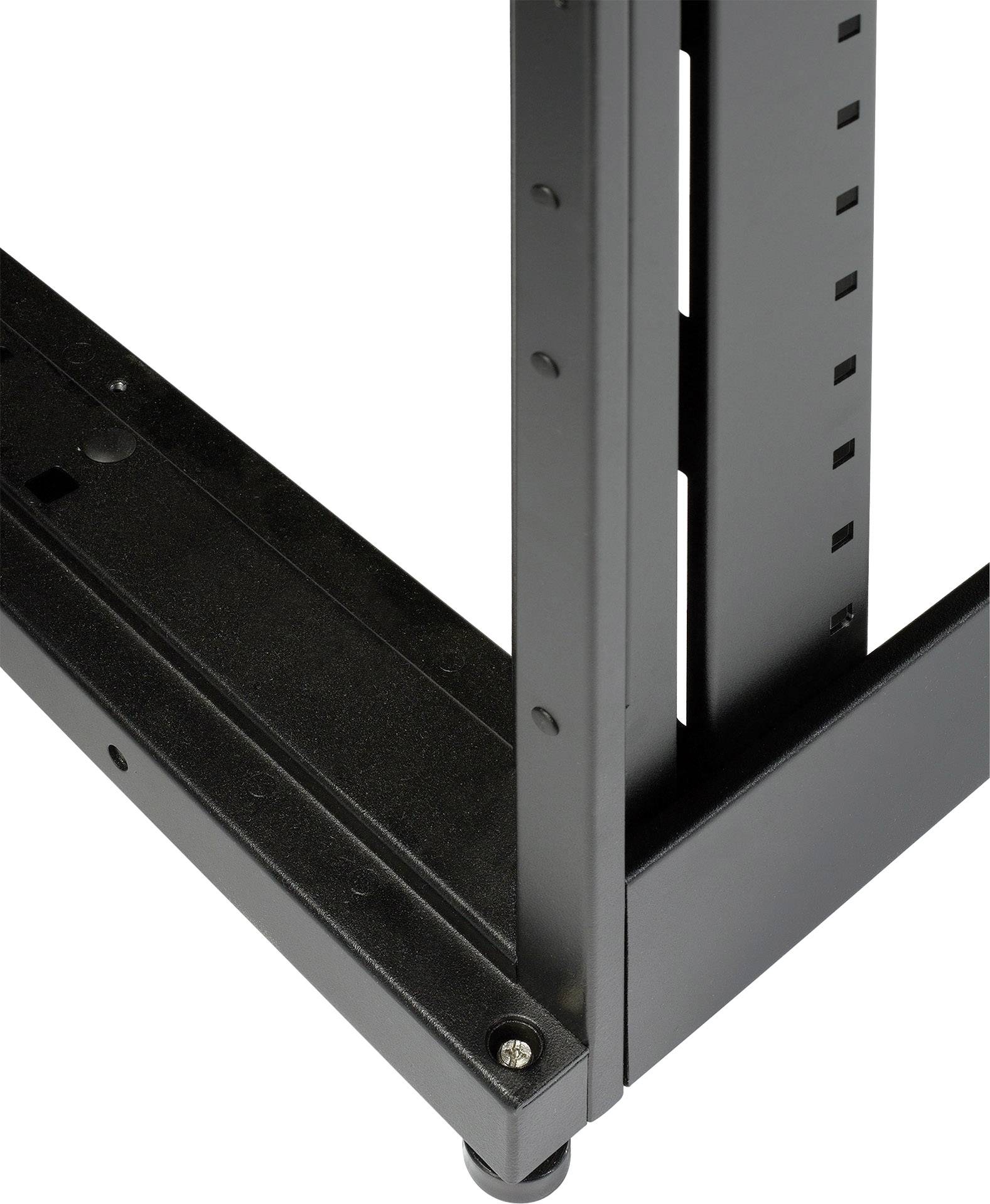 Schwarzes Metallregal mit sichtbaren Schrauben und Löchern zur Höhenverstellung; Teil eines modularen Systems zur Gerätemontage.