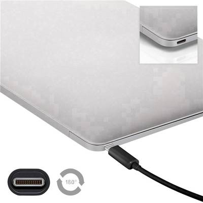 Laptop mit abgerundeten Ecken, angeschlossenem USB-C-Kabel, Detailansicht des Steckverbinders hervorgehoben.
