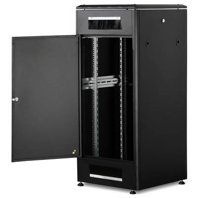 Ein schwarzer Server-Schrank mit geöffneter Tür, zeigt leere Rack-Schienen im Inneren. Ideal für IT-Gerätelagerung in Rechenzentren.