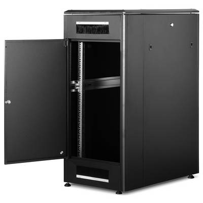 Schwarzer Server-Rack-Schrank mit geöffneter Tür, zeigt Innenstruktur für die Montage von IT-Geräten in einem Rechenzentrum.