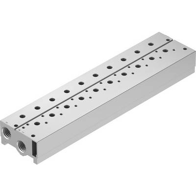 Ein rechteckiger Metallblock mit mehreren runden Bohrungen und zwei Gewindeöffnungen, die parallel längs verlaufen.