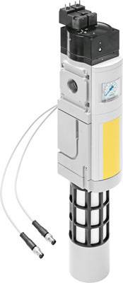 Ein Hydraulik-Ventil mit zwei angeschlossenen Kabeln, einem Druckmesser und einem gelben Warnaufkleber an der Seite.