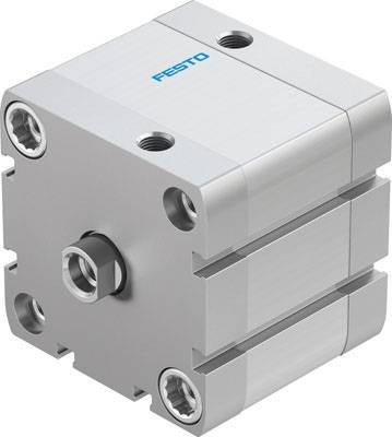 Zylinder einer pneumatischen Vorrichtung mit der Aufschrift 'FESTO' auf der Oberseite, silberfarben aus Metall, mit mehreren Anschlüssen.