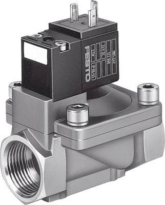 Elektromagnetisches Ventil in metallischer Ausführung, hergestellt von Festo, verwendet zur Steuerung des Flüssigkeits- oder Gasflusses.