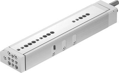 Ein rechteckiger pneumatischer Zylinder aus Metall mit mehreren Anschlüssen und einem Stab auf der rechten Seite.