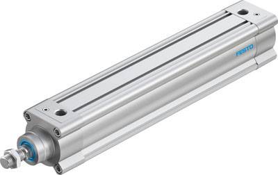 Ein silberner pneumatischer Zylinder mit rechteckiger Form und blauen Dichtungen, geeignet für Automatisierungsanwendungen.