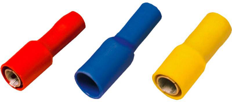 Drei isolierte elektrische Steckverbinder in den Farben Rot, Blau und Gelb, aufgereiht von links nach rechts.