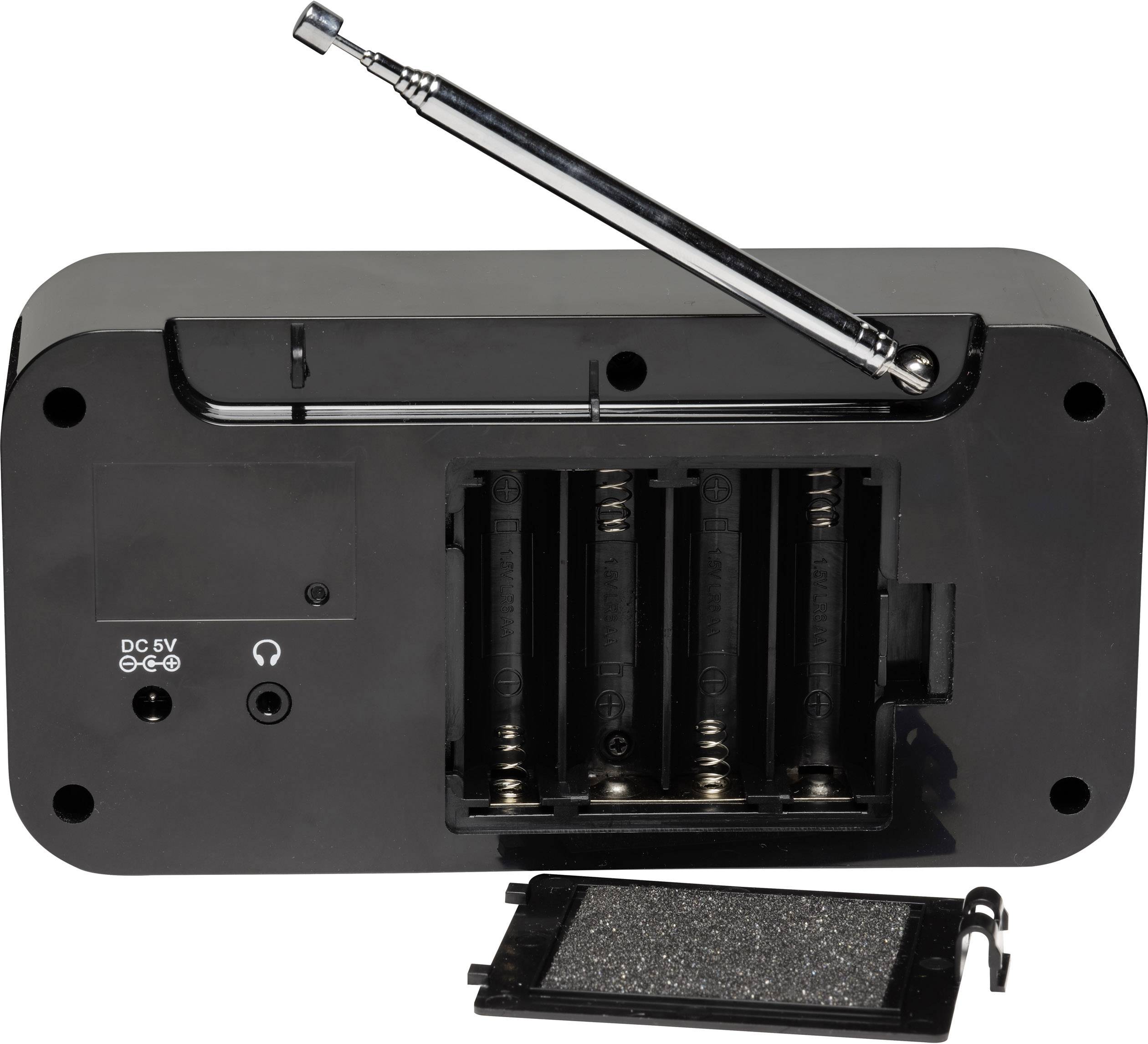 Schwarzes elektronisches Gerät von unten, Batteriefach offen, vier leere Slots, entfernte Abdeckung daneben, herausgezogene Antenne oben.