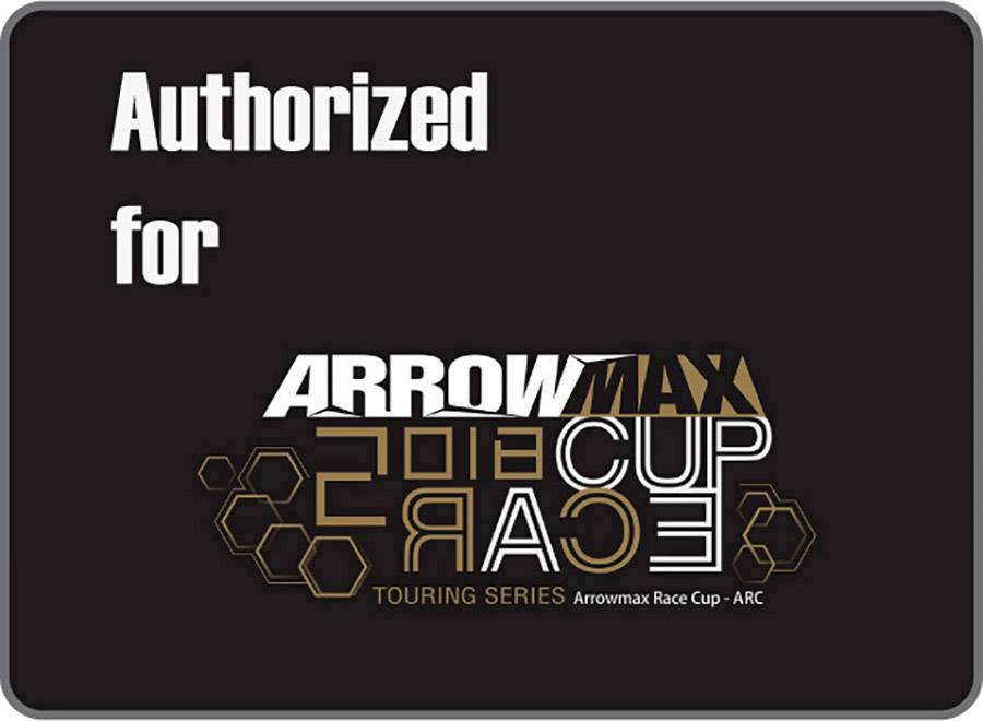 'Authorized for Arrowmax Race Cup 2018 Touring Series’ auf schwarzem Hintergrund mit weißem Text und gelbem grafischen Logo.