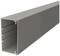 Aluminium-Kabelkanal mit rechteckigem Querschnitt, zeigt Innenstruktur mit drei Kammern zur Kabeldurchführung.