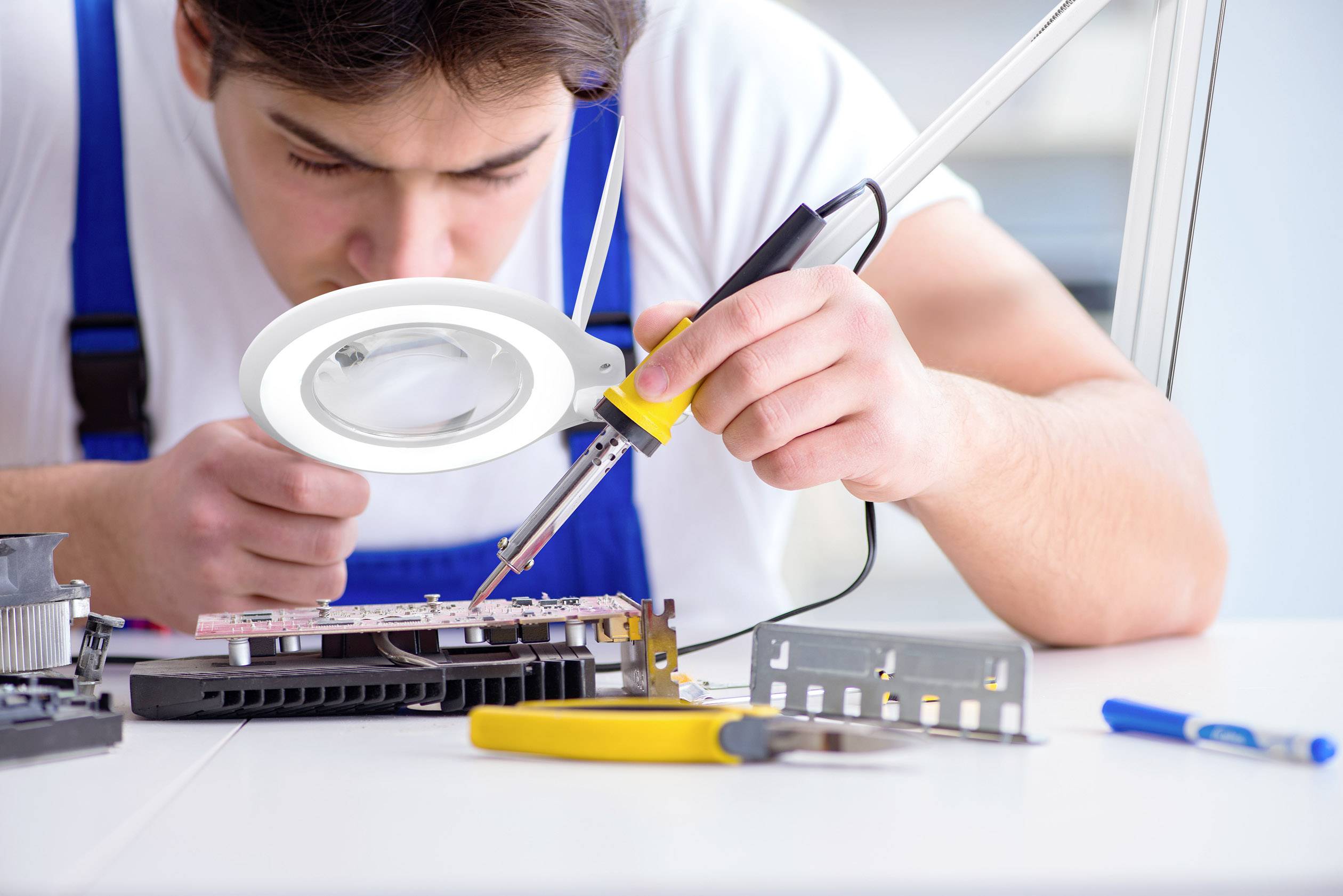 Lupenleuchten von TOOLCRAFT in der Praxis