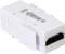 Ein HDMI-Koppler mit weißem Gehäuse, zeigt einen Pfeil und mit den Aufschriften 'IN' und 'OUT' zur Signalrichtung.