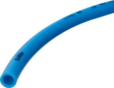 Blauer Kunststoffschlauch mit der Aufschrift 'Festo', gebogen dargestellt.