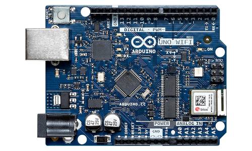 Blick auf ein Arduino-Board mit USB-Slot
