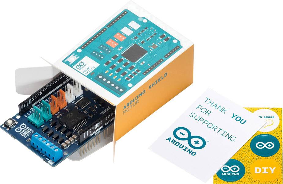 'Abbildung zeigt ein Arduino-Board und -Zubehör in einer offenen Verpackung mit Aufschrift 'Arduino'; daneben Dankeskarten.'