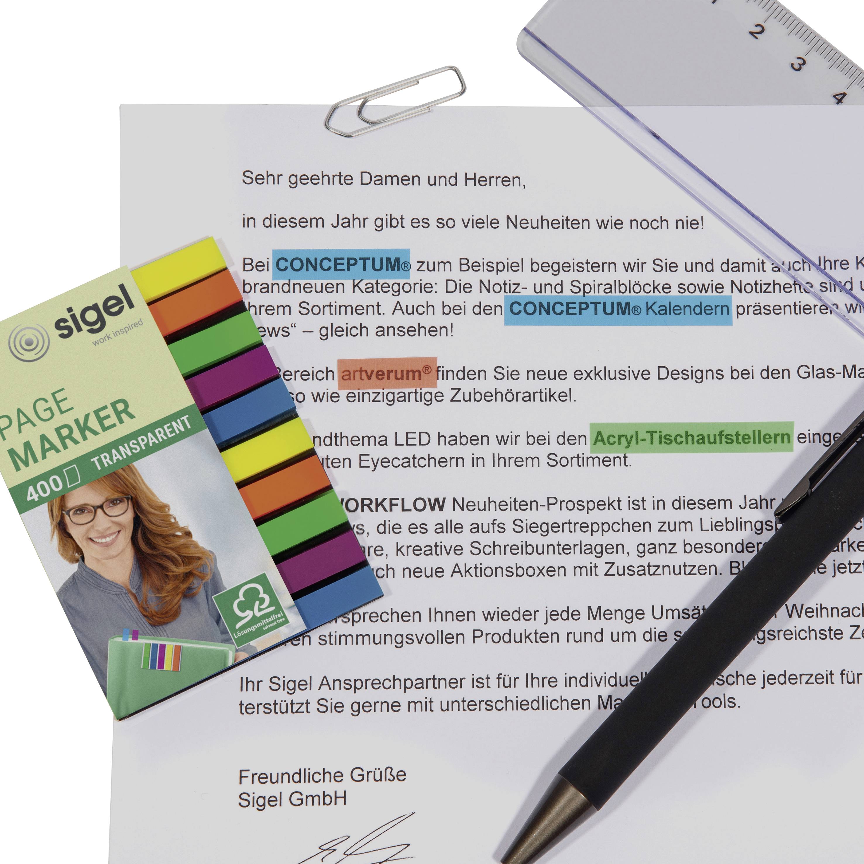 Ein Brief mit Bürobedarf: Textmarker, Notizbuch und Lineal. Fokus auf 'Flexfolien' und 'Acryl-Tischaufstellern' im Angebot.