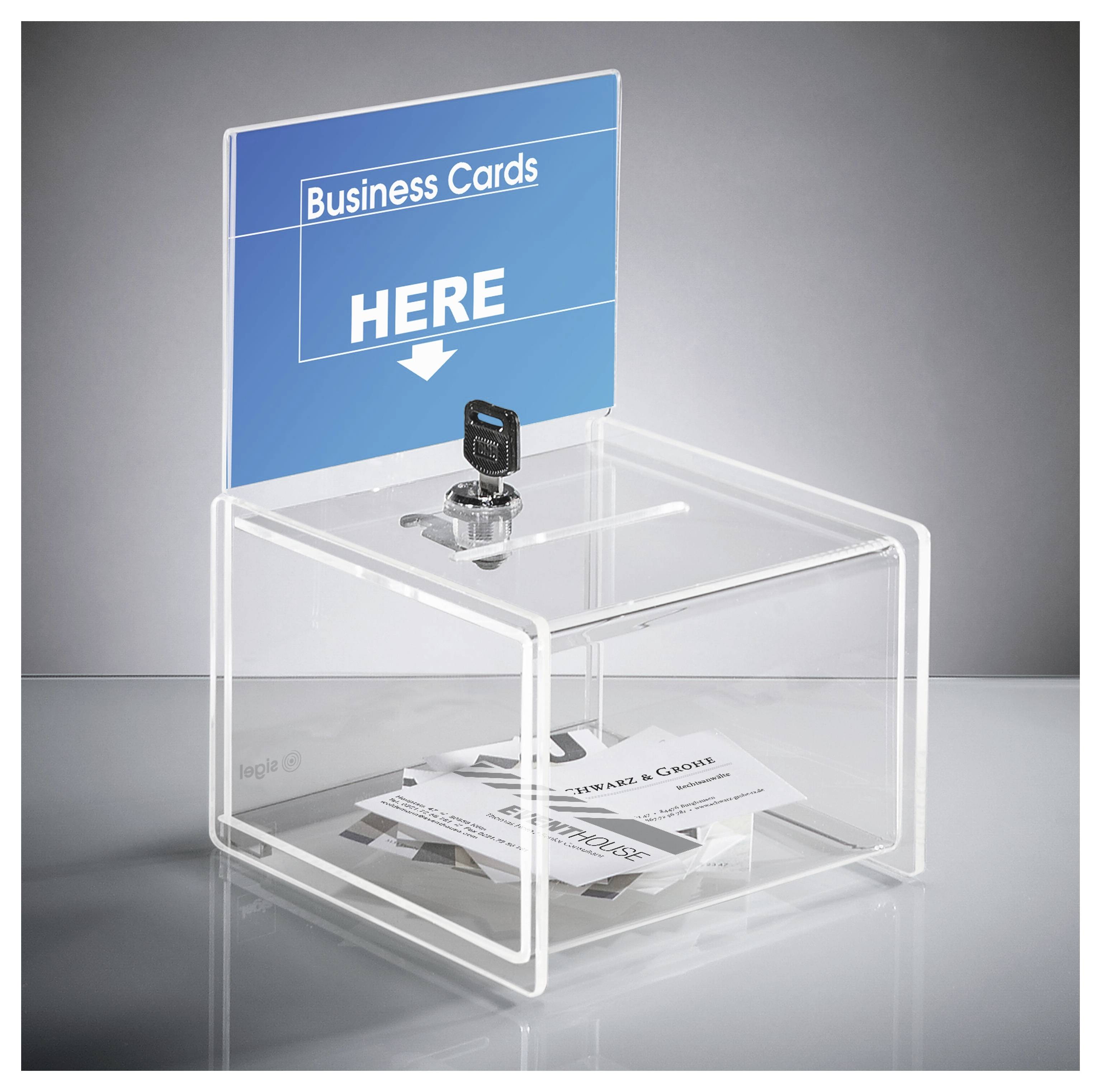 Transparente Acryl-Visitenkartenkassette mit Schloss und Schild mit der Aufschrift „Visitenkarten HIER", mit Karten im Inneren.