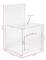 Transparente Acrylbox mit abnehmbarem Header, misst 386 mm in der Höhe. Die Box ist 210 mm breit und 213 mm tief, verfügt über einen Schlitz auf der Oberseite und eine angebrachte kleinere Tasche mit den Maßen 111 mm x 111 mm.
