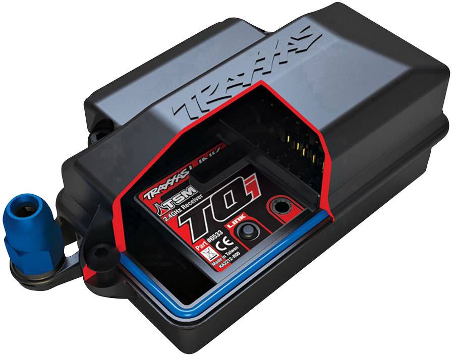 Traxxas Empfängerbox mit TQi Empfänger, zeigt die Öffnung mit sichtbaren Anschlüssen und Spezifikationen.